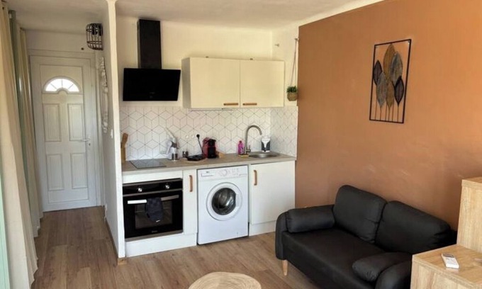Fos-sur-Mer Apartamento | Cosy studio close to amenities + sea 5 minutes away
