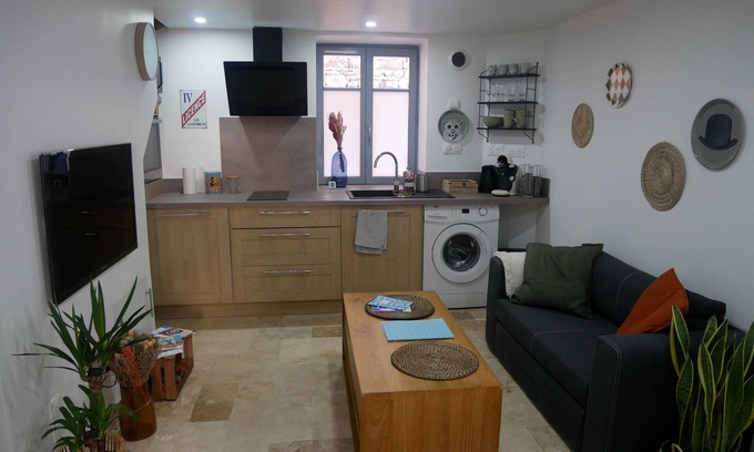 Chazay-d'Azergues Apartamento | Cosy studio in the heart of the village of Chazay