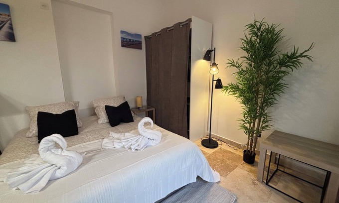 Les Baumettes Apartamento | Cosy studio, terrace, near the sea and tramway