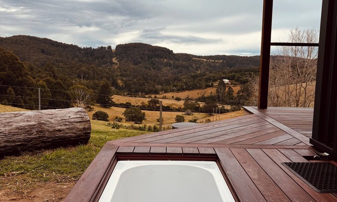 Nethercote Cabina | Cosy Tiny Home Immersed in Nature