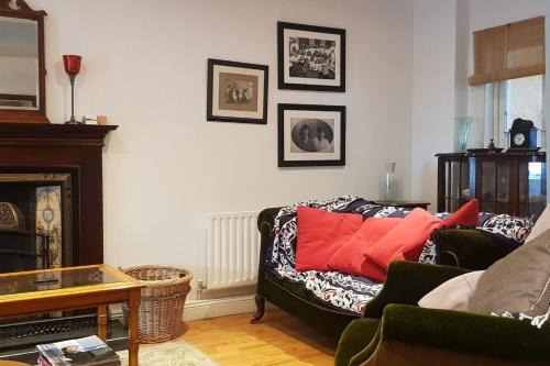 Banagher Casa | Cosy Townhouse on The Hill in Ireland