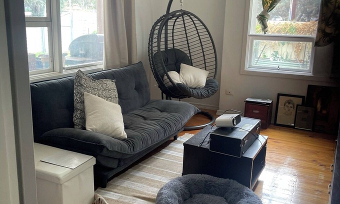 Christies Beach Casa | Cosy Travellers Stay Near the Beach (shared & affordable)