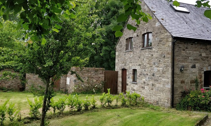 Tuamgraney Casa | Cosy two bedroom lodge on the edge of Raheen Woods