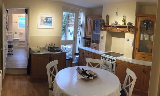 Netley Casa | Cosy Victorian artisan’s cottage, close to the town and harbour in Cowes