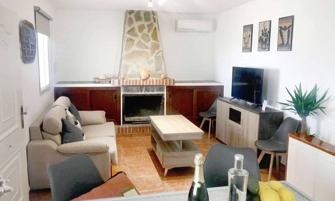 Nerja Cabaña | Villa acogedora con impresionantes vistas'