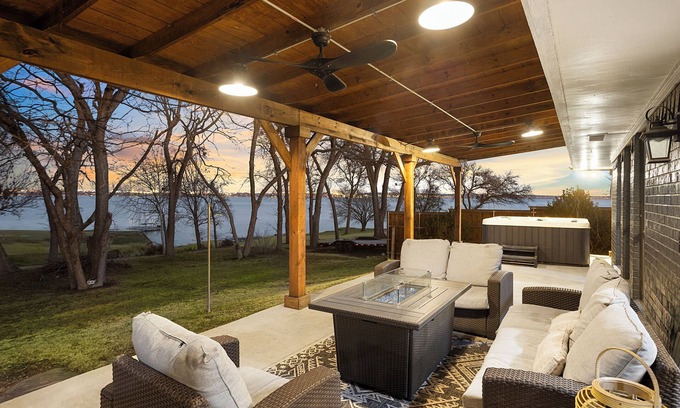 Rowlett Casa | Cosy Waterfront Home