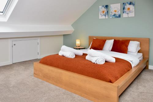 Longford Casa | Cosy yet spacious, 3BR, Parking, Village Location