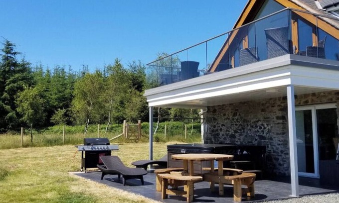 Castle Douglas Casa | Cot Cottage - Panoramic Views & Hot Tub!