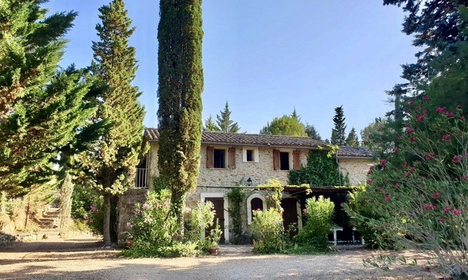 Cotignac Cabaña | COTIGNAC.Piedra bastante campo,en 9 privado acres…