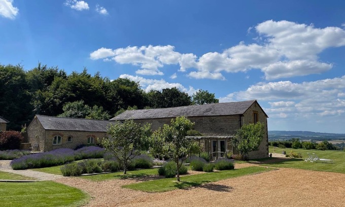 Whichford Casa | Cotswold Country Estate - stunning gardens and countryside views.