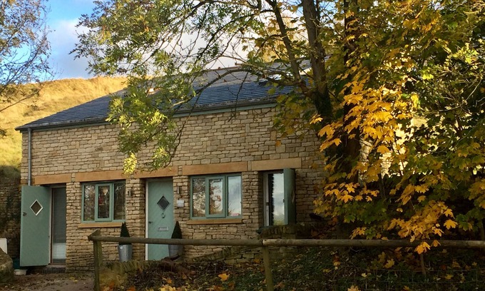 Cleeve Hill Cabaña | Cotswold Independiente Hillside Cottage repleta de carácter peculiar