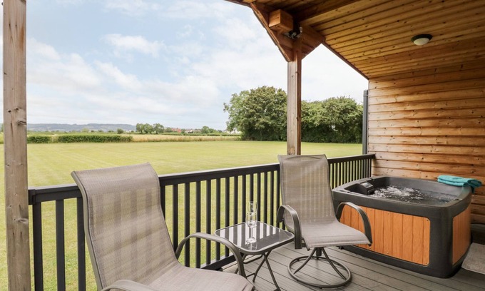 Bretforton Cabaña | COTSWOLD VIEW 4, romantic, character holiday cottage in Honeybourne