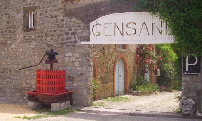 Saint-Hilaire-de-Brethmas Cabaña | cabaña 8 personas 4 dormitorios 3 estrellas en una casa de campo rodeada de viñedos