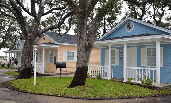 Fulton Casa | Cottage 07 at D&R Pelican Bay Resort - Pet Friendly