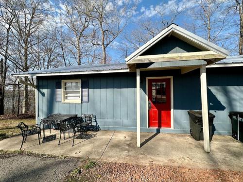 Nancy Casa | Cottage 15- Lees Ford Marina