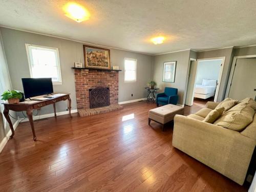 Nancy Casa | Cottage 16 Lees Ford Marina