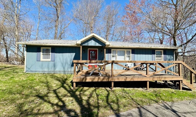 Nancy Cabina | Cottage 17- Lee’s Ford Marina