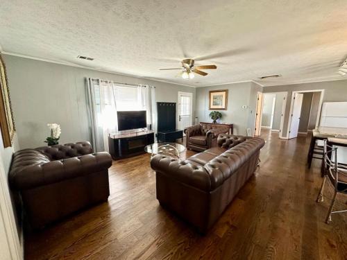Nancy Casa | Cottage 17- Lees Ford Marina