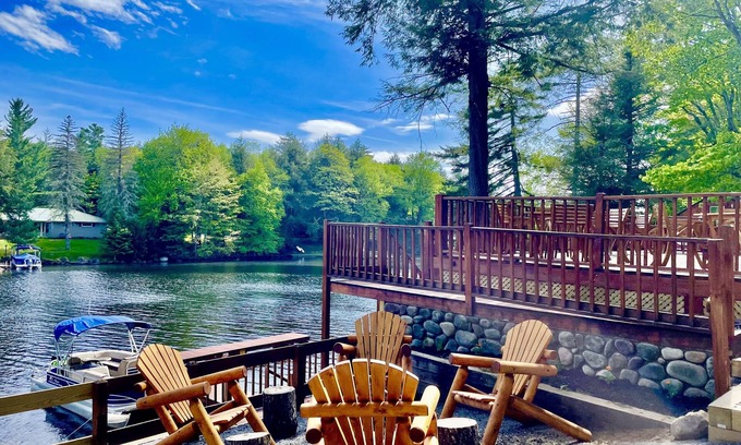 Old Forge Cabaña | Cottage "1st Lake" a two bedroom, waterfront cottage at The Lakes Old Forge!
