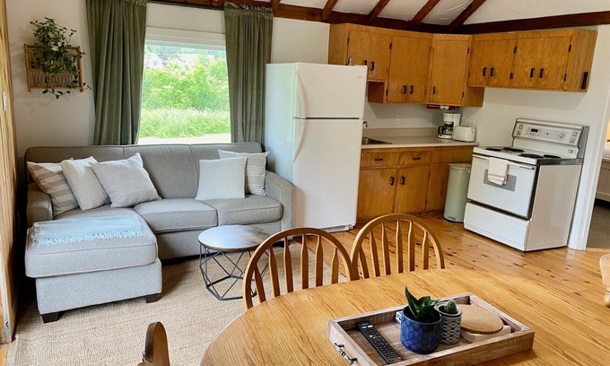 French River Cabaña | Cottage #2 - 2 bedroom - family & pet friendly!