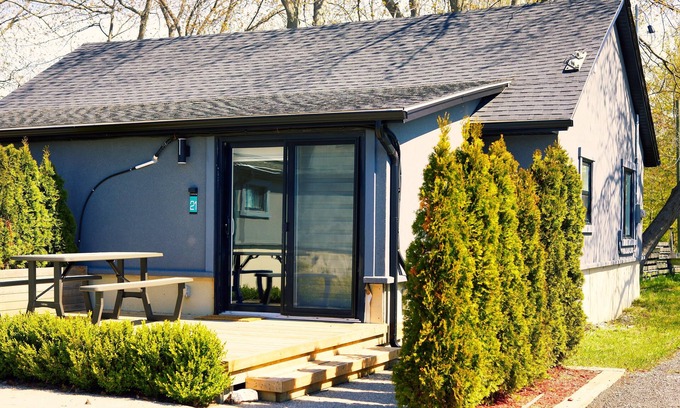Wainfleet Cabaña | Cottage 21: Charming Bungalow Steps from the Lake