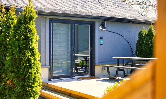 Wainfleet Cabaña | Cottage 22: Charming Bungalow Steps from the Lake