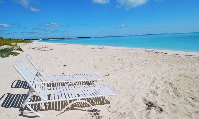 Treasure Cay Casa | Cottage #3 - Steps Away from Beach w/Pool! Sleeps 8!