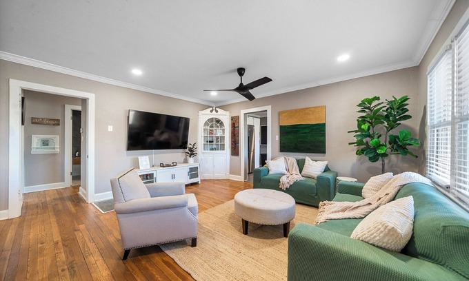 Hot Springs Cabaña | Cottage 300 yards to Oaklawn Casino!