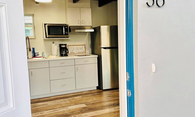 Tavares Cabaña | Cottage 36: Sunshine Suite - Waterfront Lodging in Downtown Tavares, FL