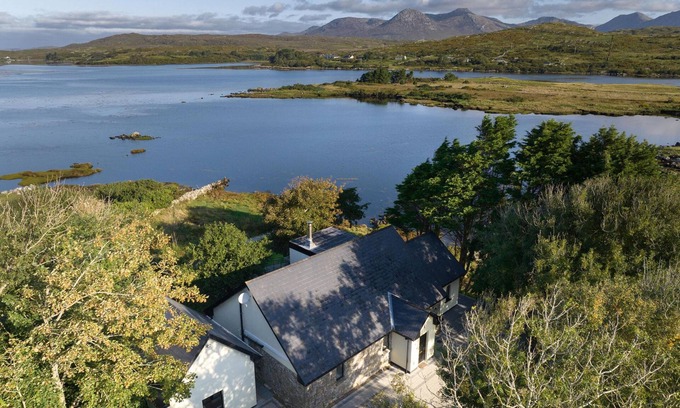 Cashel Cabaña | Cottage 424 - Cashel - sleeps 6 guests in 3 bedrooms