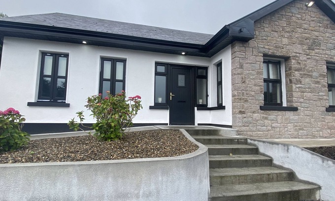 Rosscahill Cabaña | Cottage 442 - Oughterard - sleeps 8 guests in 4 bedrooms