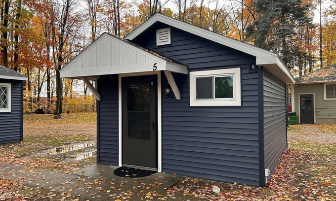 Lake City Cabina | Cottage #5 The Coneflower, 1 Bedroom Cottage
