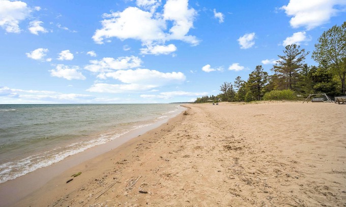 Greenbush Apartamento | Cottage 6 - 4BR Lakefront Escape | Perfect for Groups!