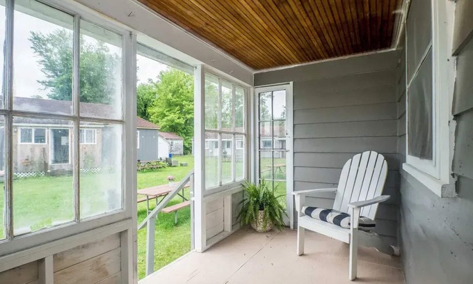 Stow Cabaña | Cottage #7 - Lakefront Cozy Cottage with 1 bedroom in Charming Stow, NY