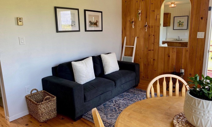 French River Cabaña | Cottage #7 with coastal decor - 1 bedroom - pet friendly!