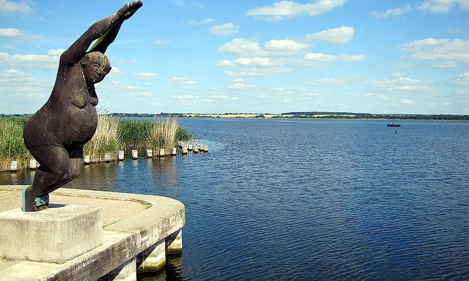 Neukalen Casa | Cottage 70sqm WFL, 600sqm Alleingrounds McPom Neukalen en Kummerower See
