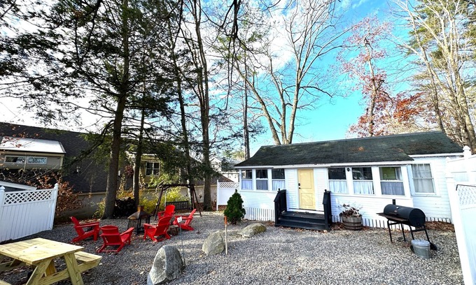 Wolfeboro Cabaña | Cottage 8-9 - Year Round - Pet Friendly - Stand Alone 2 Bedroom / 2 Bath