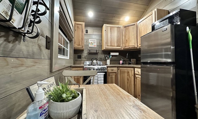 Old Forge Cabaña | Cottage "8th Lake" 2-bedroom cottage at The Lakes Old Forge.