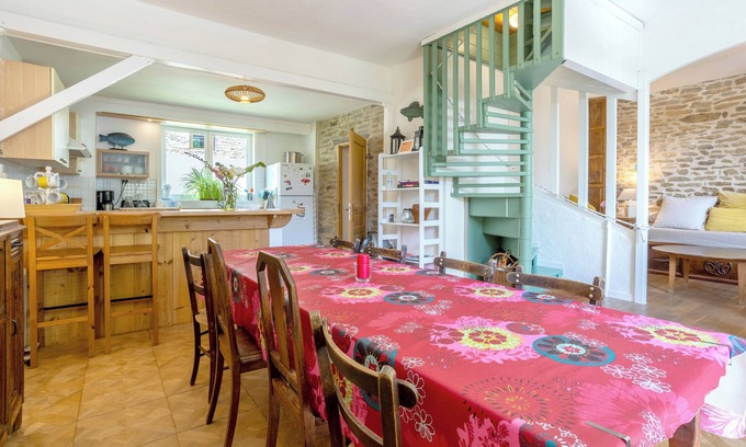 Arzano Casa | Casita de campo 'Ancienne Maison De Famille 6-8 Pers' con terraza privada, jardín privado y Wi-Fi