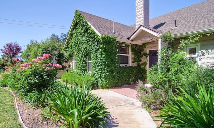 Paso Robles Casa | Casa de campo en el Capitolio - Amplitud vintage en la ciudad con spa