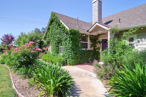 Paso Robles Casa | Cottage at Capitol Hill