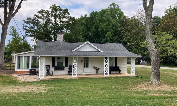 Greensboro Cabaña | Cottage at Lake Jeanette - 2 min from Greensboro Science Center