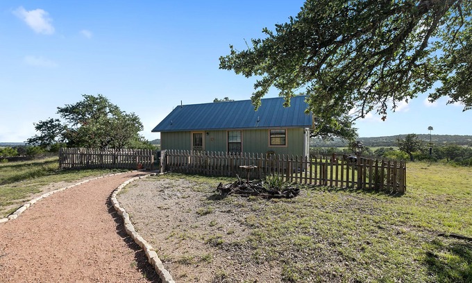 Fredericksburg Cabaña | Cottage at Twin Oaks - Dog Friendly - Incredible country views