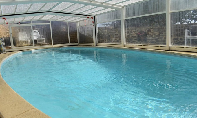 Bonnac Cabaña | Casita de campo 'Au Bon Accueil' con vistas a la montaña, piscina privada y Wi-Fi