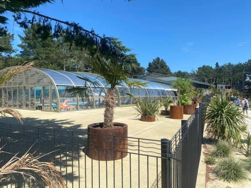 Jullouville-les-Pins Apartamento | Cottage avec piscine à 300m de la plage