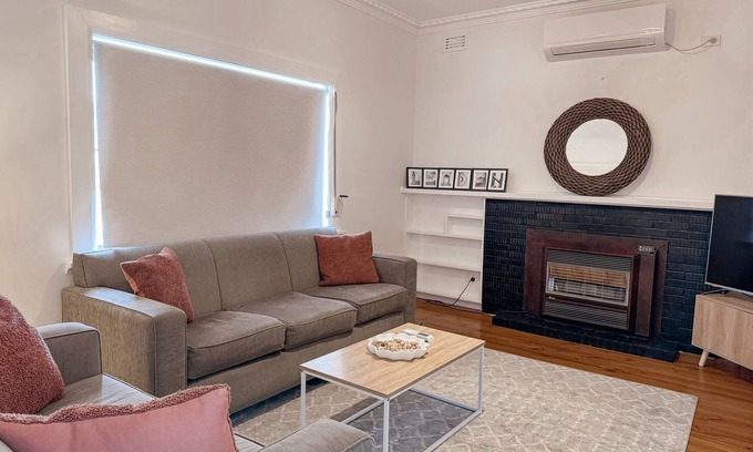 Mount Gambier Casa | Cottage @ Blue Lake. Quiet location and pet friendly