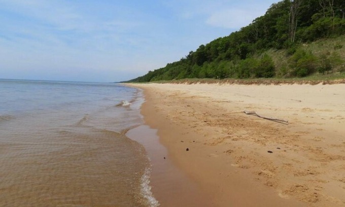 Norton Shores Casa | Cottage Bordering Hoffmaster State Park