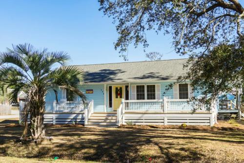 Yaupon Beach Casa | Cottage Breeze by Oak Island Accommodations