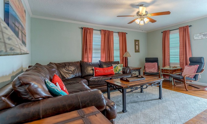 Galveston Cabaña | Cottage Breeze-near conv center, beach