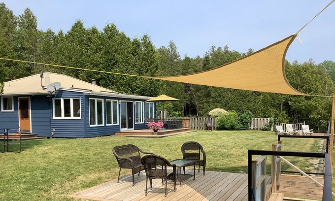 Brighton Cabaña | Cottage bungalow on Lake Ontario near Brighton / Prince Edward County
